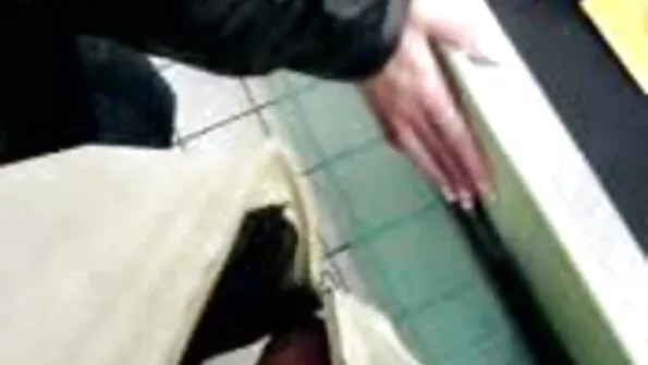 BangPrettyAndRaw-BRI Klein devine pasarica ei strâmt forate poze cu pula xxx de două diferite cocoși