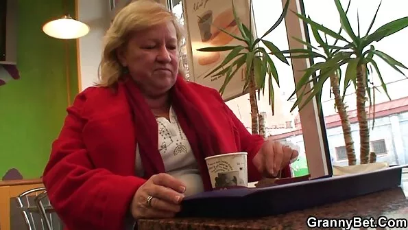 Fumurii-Lilly Bell poze cu pisda se ridică și macină