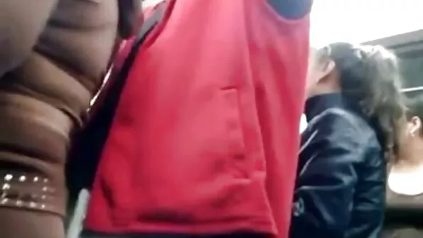 Mic adolescent fute in galeata poze cu poziti porno