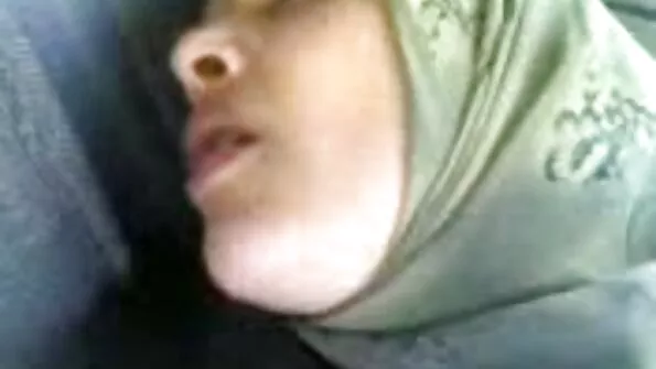 Două imagini cu pizde blonde juca pe o lesa
