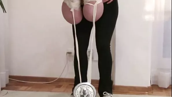 Doua mature lesbiene se joace cu un hot poza pizda fată tânără